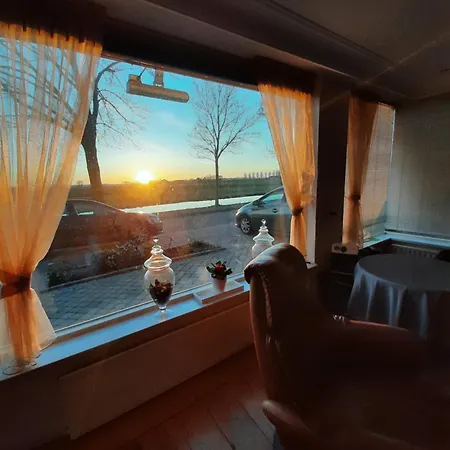 בית הארחה Volendam *