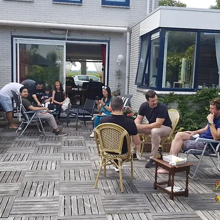 בית הארחה Volendam וולנדאם